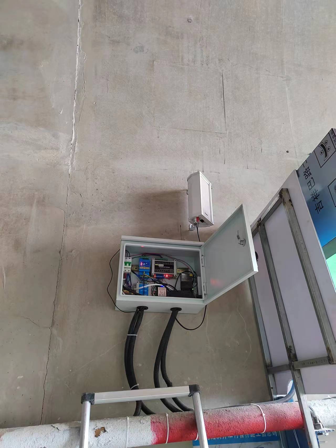 三局三工段斜井交通指挥系统