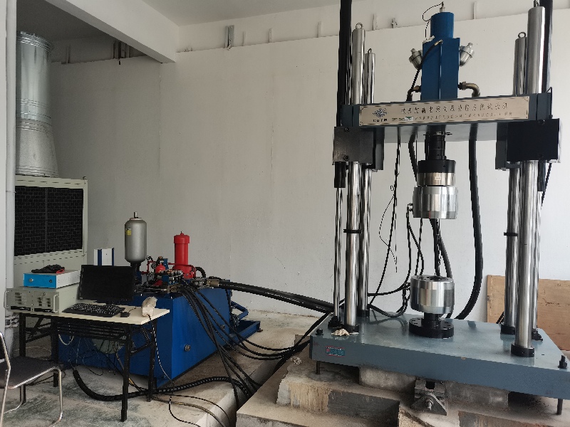 成功为烟台某检测单位修复500kN疲劳试验机一台